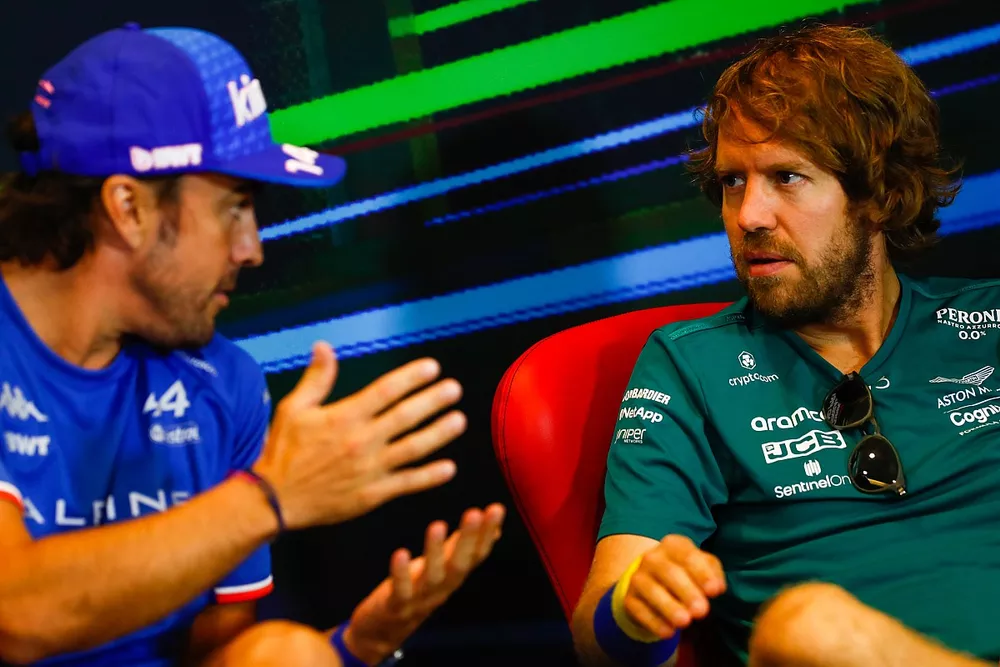 Fernando Alonso, Alpine F1 Team, Sebastian Vettel, Aston Martin, in the drivers' press conference