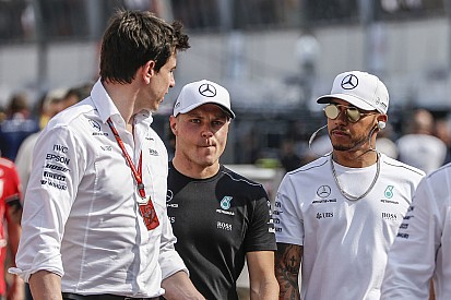 "No hay premio por ser líder a mitad de año", recuerda Wolff