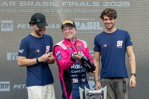 Barrichello fala sobre 'epopeia' do Bahrein até São Paulo e se emociona com os filhos na final da NASCAR Brasil