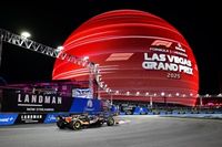 F1 GP Las Vegas 2025: Norris lidera una FP2 con banderas rojas, Colapinto 16