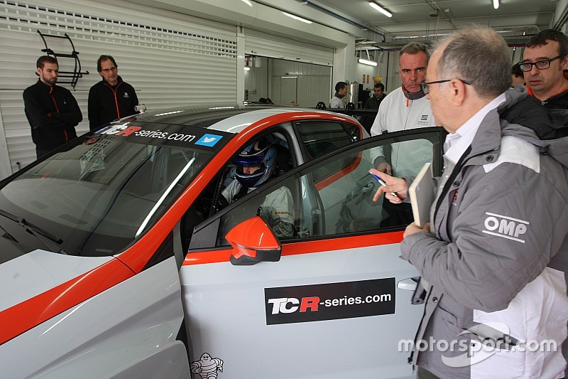 Larini prova le otto vetture TCR per definire il BoP