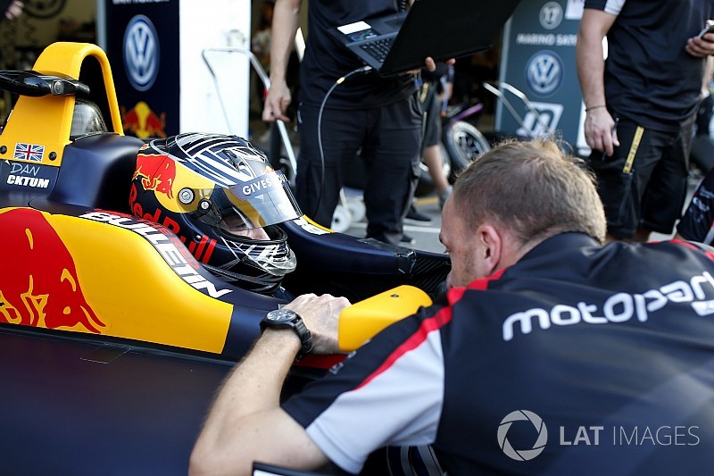 Ticktum beats Schumacher by 0.001s in second F3 test