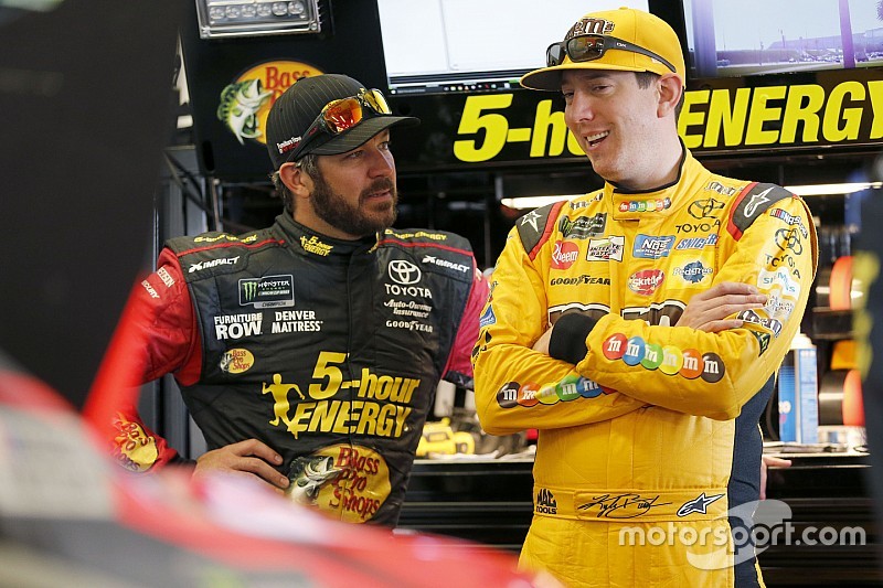 Kevin Harvick, Kyle Busch y Martin Truex Jr, sin rivales en la Copa