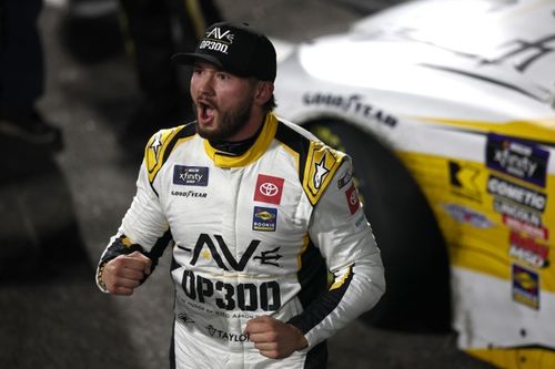 NASCAR Xfinity: Taylor Gray vence prova emocionante em Martinsville; Love e Kvapil se garantem na final