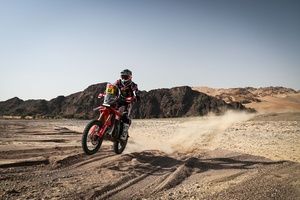 Dakar 2026: Schareina firma la primera victoria de Honda; d&iacute;a dif&iacute;cil para Canet y KTM