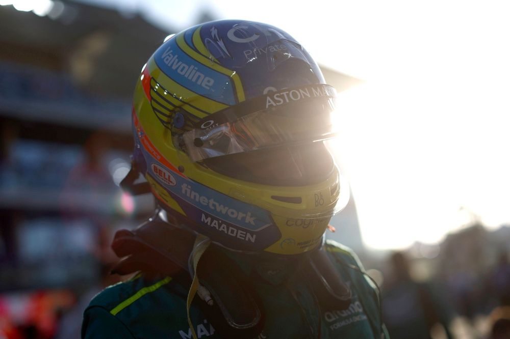 Fernando Alonso, Aston Martin F1 Team, en parrilla