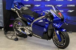 MotoGP: Yamaha apresenta oficialmente a nova moto M1 com motor V4 antes da estreia em Misano