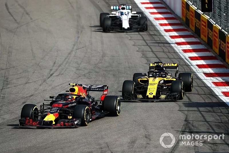 Max Verstappen, Red Bull Racing RB14, Nico Hulkenberg, Renault Sport F1 Team R.S. 18, y Lance Stroll, Williams FW41