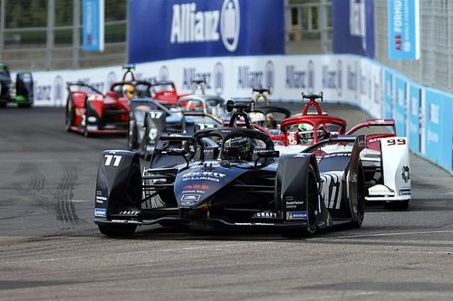 Di Grassi wygrywa, Vandoorne krok od tytułu