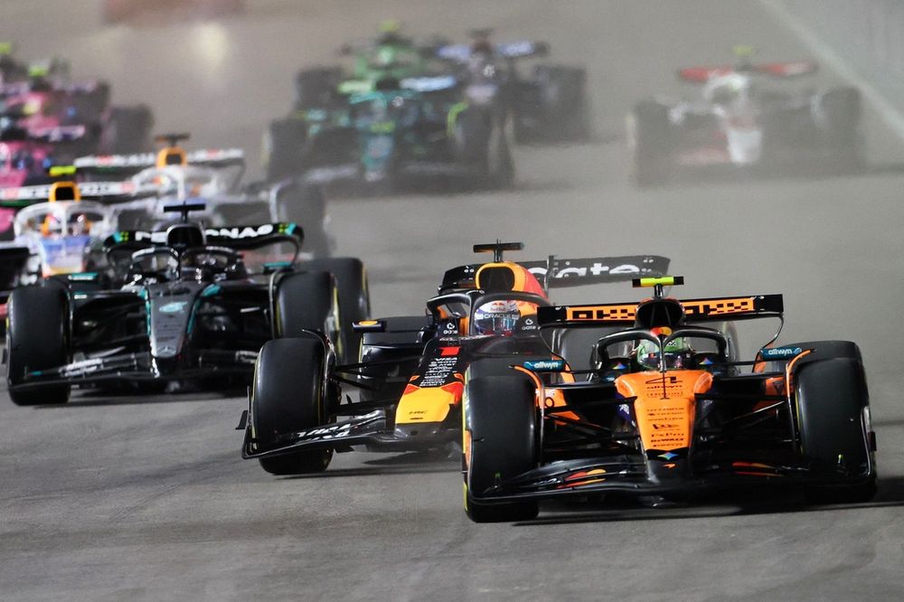 Lando Norris, McLaren, Max Verstappen, Red Bull Racing