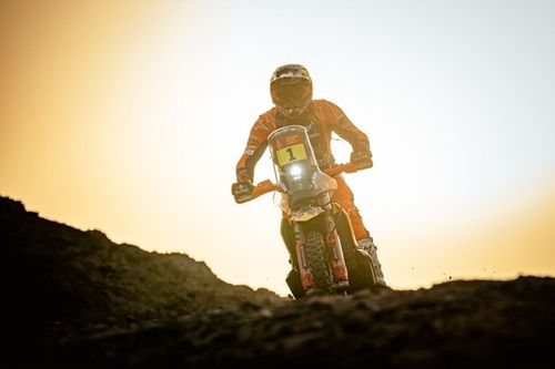 Sanders, sancionado, pierde ante Brabec en la Etapa 6 del Dakar 2026; Schareina, 2&ordm;