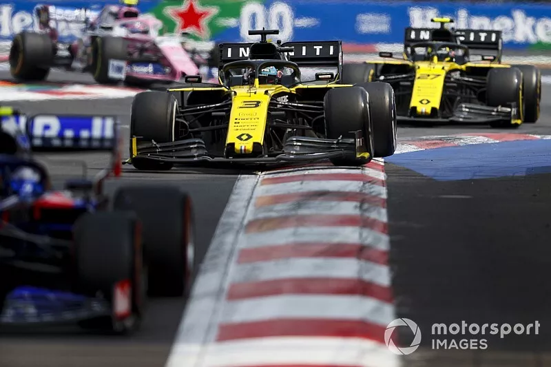 Daniel Ricciardo, Renault R.S.19 and Nico Hulkenberg, Renault R.S. 19 