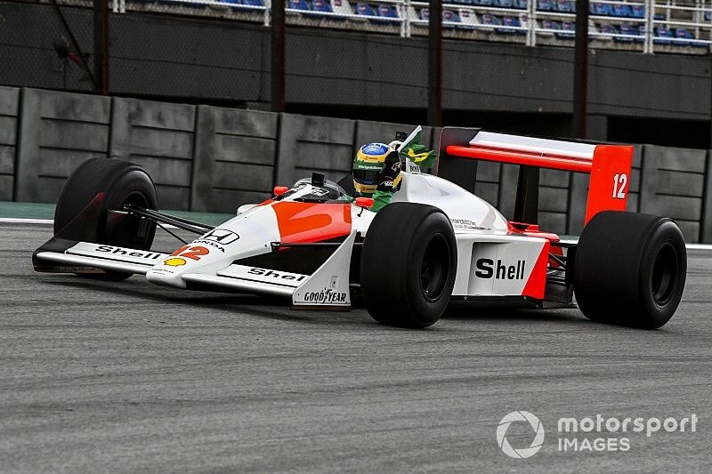 Bruno Senna conduce el McLaren MP4/4