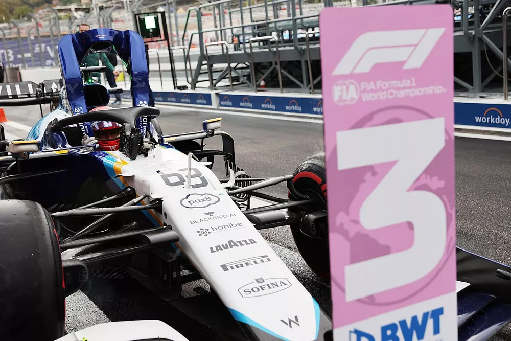 George Russell, Williams FW43B, arrive dans le parc ferm&eacute;