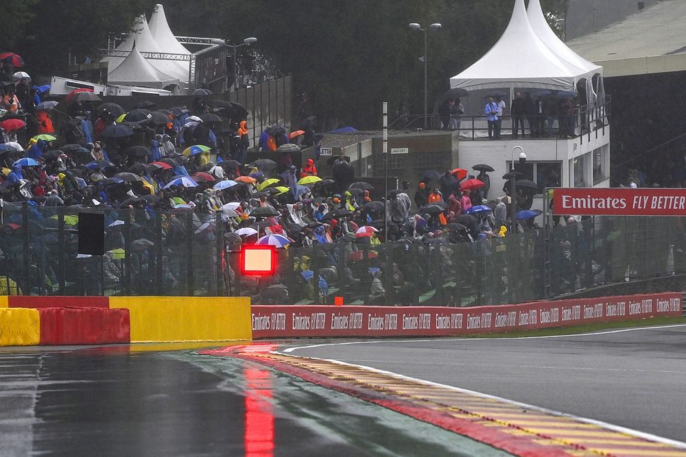 Les fans sous la pluie