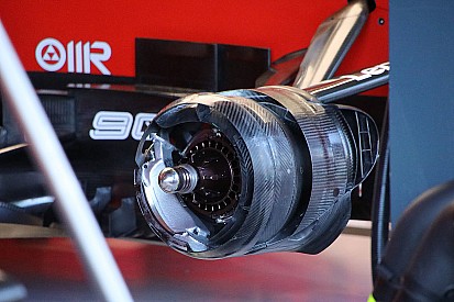Ferrari: sono stati provati i cestelli dei freni anteriori asimmetrici sulla Rossa