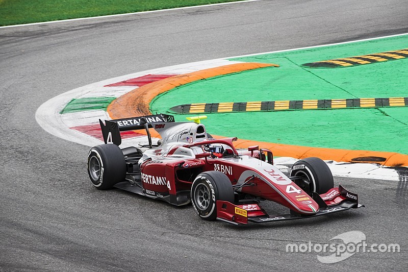 De Vries se entromete en el duelo entre Russell y Norris