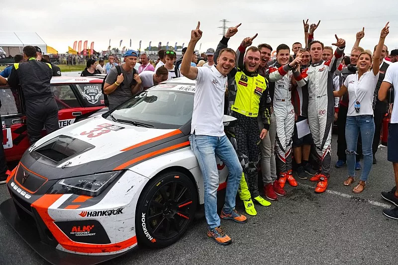 Justas Jonu&scaron;is, Robin Vaks, Reinis Niti&scaron;s, ALM Motorsport, Cupra TCR