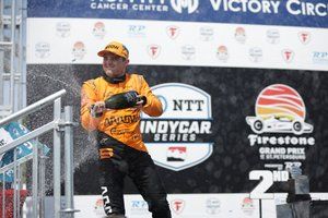 La IndyCar le da a O'Ward la victoria un mes despu&eacute;s tras descalificar a Penske