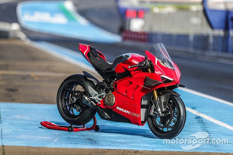 Fotos: la Ducati Panigale V4 R de Bautista y Davies para el WorldSBK 2019