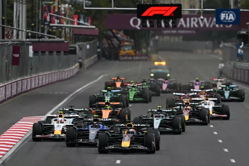 Drivers take the start of the Formula One Azerbaijan Grand Prix at the Baku City Circuit in Baku on September 21, 2025. (Photo by OZAN KOSE / AFP) (Photo by OZAN KOSE/AFP via Getty Images)          