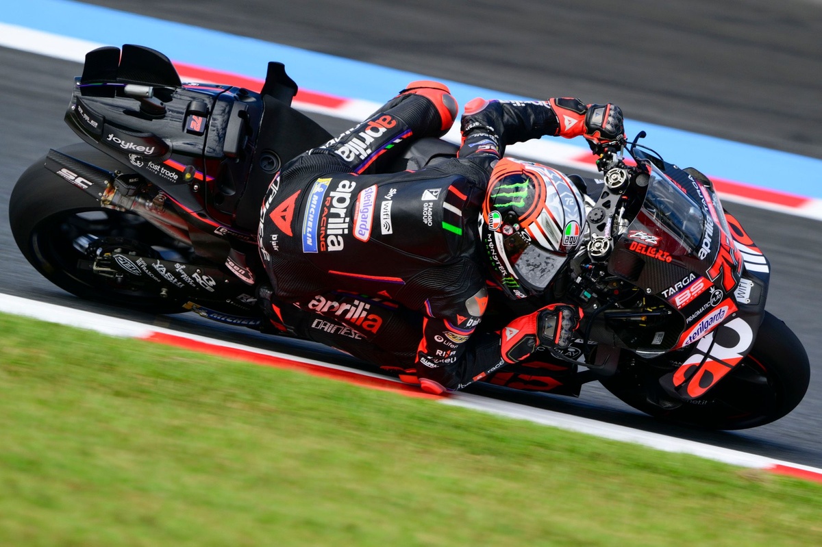 ベッツェッキFP1で2度転倒も初日最速。昼飯抜きで修理のスタッフ