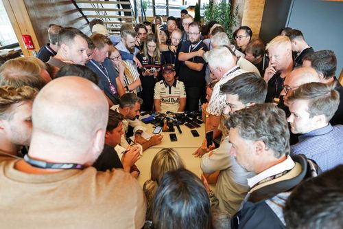 Entre bastidores F1: colada de Albon, ética de trabajo de Newey y el ruido en torno a Max