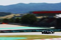 Los neumáticos duros son la única esperanza para Mercedes, dice Russell