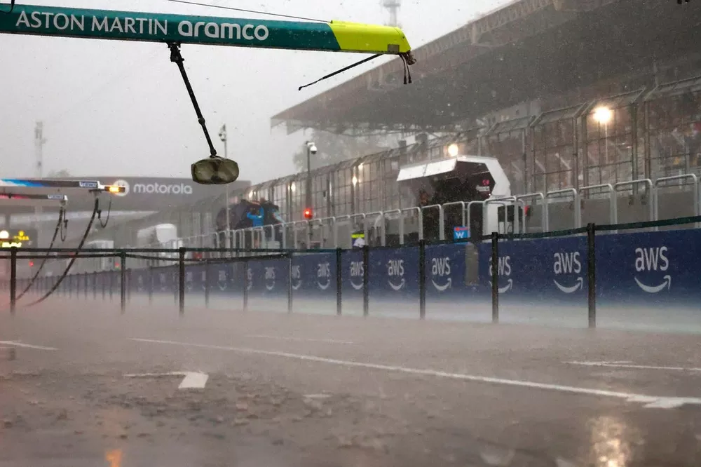 La pioggia cade prima delle qualifiche