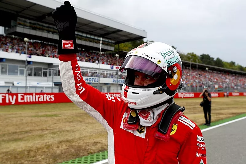 Sebastian Vettel, Ferrari, festeggia la pole position
