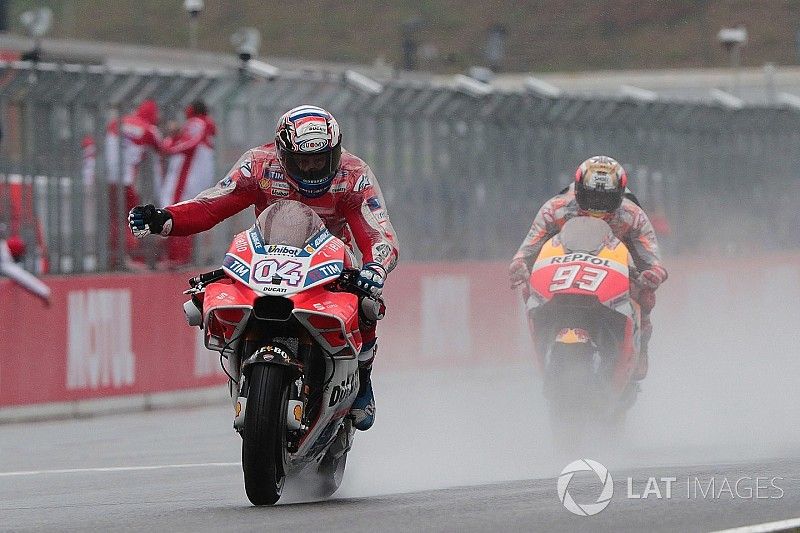Podio carrera, ganador Andrea Dovizioso, Marc M&aacute;rquez y Danilo Petrucci