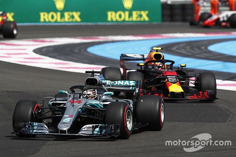 Lewis Hamilton, Mercedes AMG F1 W09 lidera en la salida