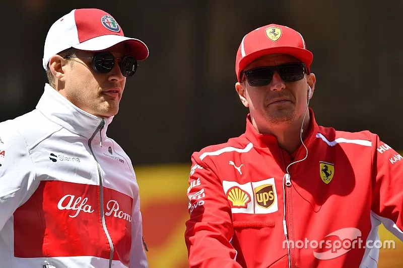 Marcus Ericsson, Sauber and Kimi Raikkonen, Ferrari on the drivers parade
