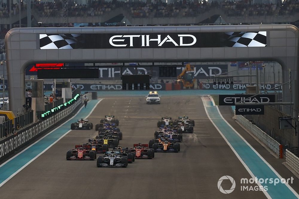 Lewis Hamilton, Mercedes AMG F1 W10, leads Max Verstappen, Red Bull Racing RB15, Sebastian Vettel, Ferrari SF90, Charles Leclerc, Ferrari SF90, Alexander Albon, Red Bull RB15, and the rest of the field at the start of the race