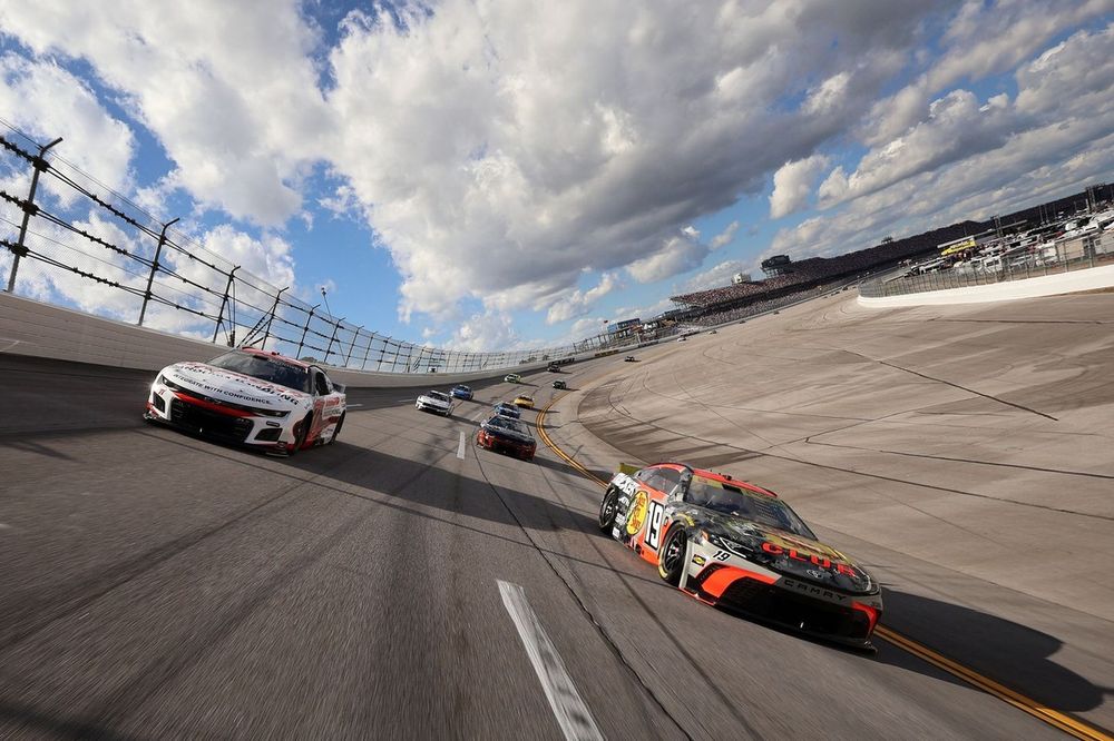 NASCAR与F1电视收视率正面交锋：数据公布