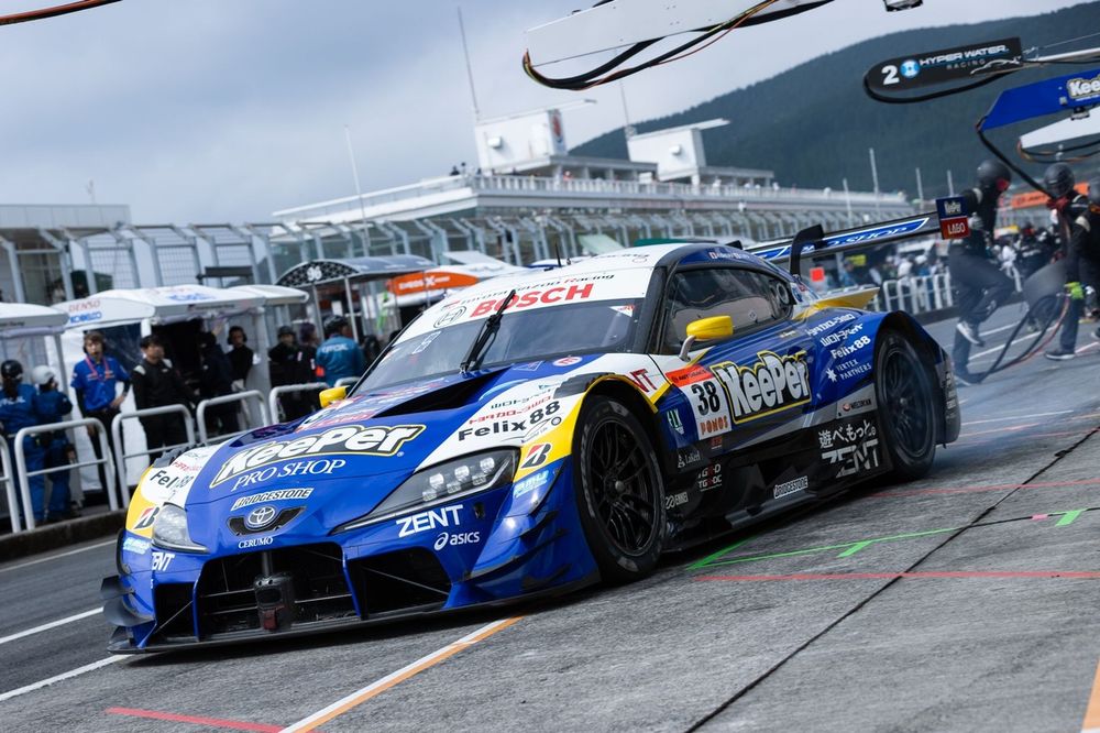 小林利徠斗がCERUMOからGT500ステップアップ！ GRスープラの4連覇なる