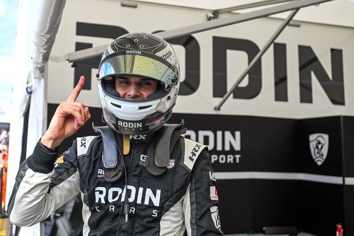 Ninovic edges closer to GB3 crown with scintillating display at Brands Hatch