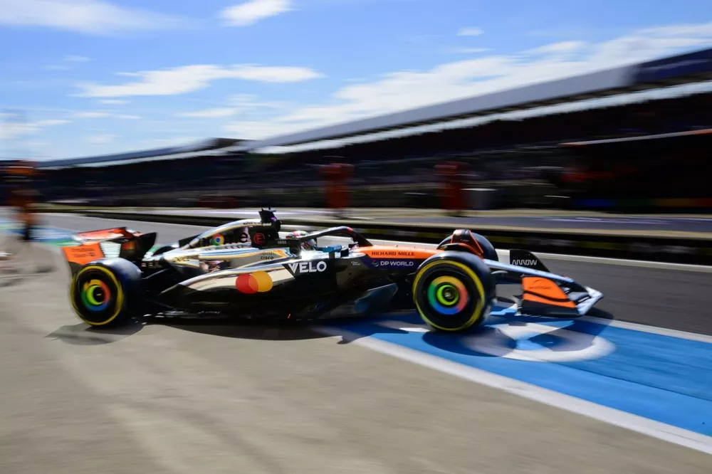 Por que a McLaren testa atualizações sem correr com elas de imediato na F1 2025