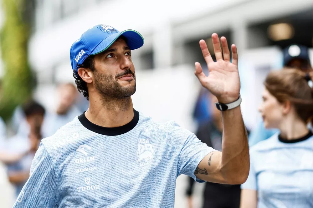 Daniel Ricciardo, Visa Cash App RB F1 Team, in the Paddock