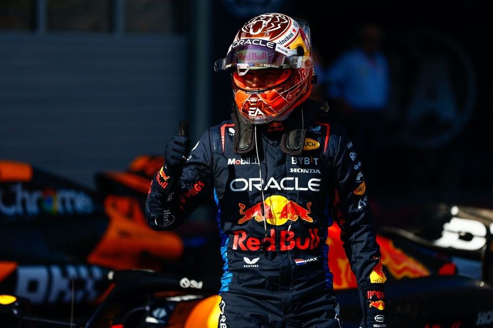 Sprint pole winnaar Max Verstappen, Red Bull Racing, viert feest in Parc Ferme