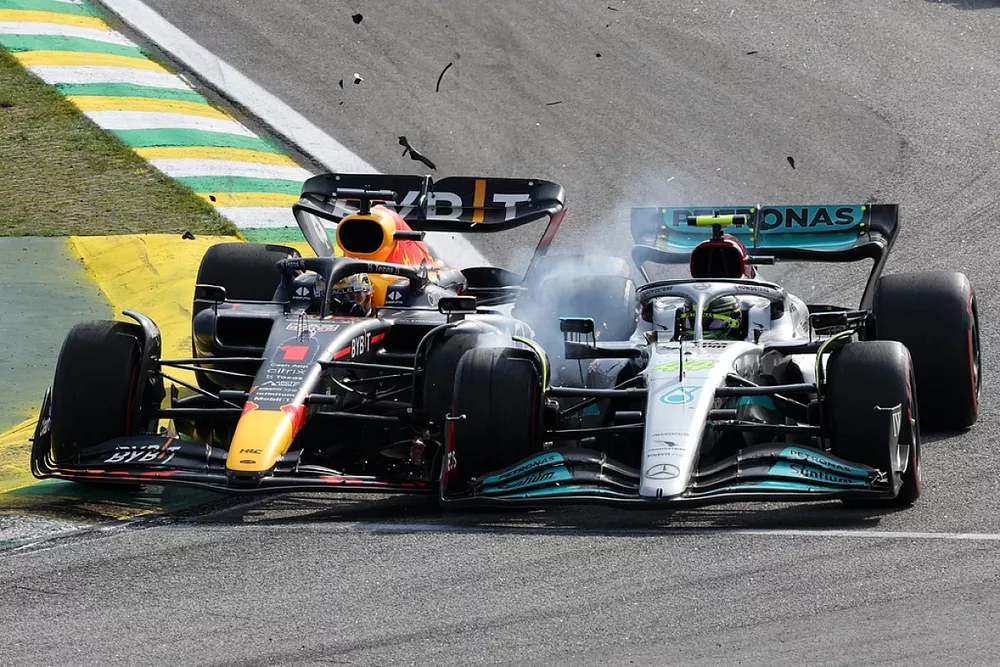Max Verstappen, Red Bull Racing RB18, collides with Lewis Hamilton, Mercedes W13
