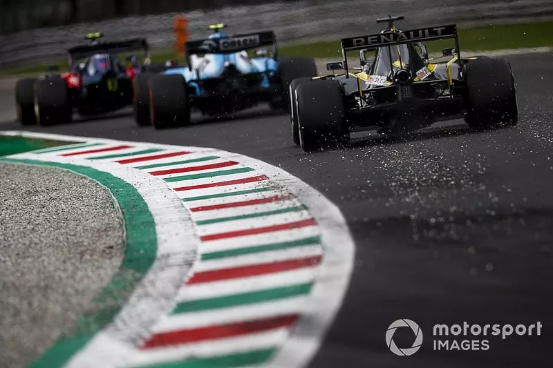 Daniel Ricciardo, Renault F1 Team R.S.19, Robert Kubica, Williams FW42 and Pierre Gasly, Toro Rosso STR14 