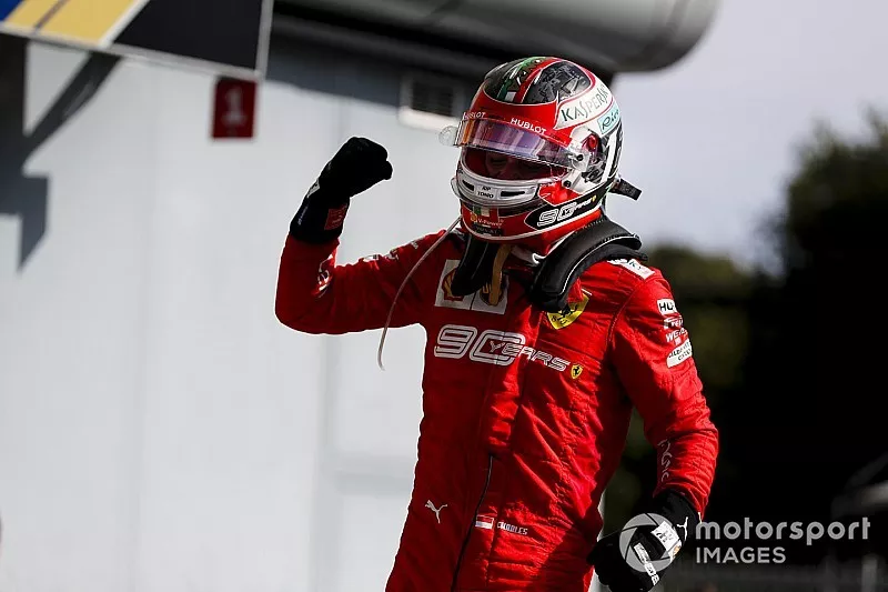 Le vainqueur Charles Leclerc, Ferrari f&ecirc;te sa victoire dans le Parc Ferm&eacute;