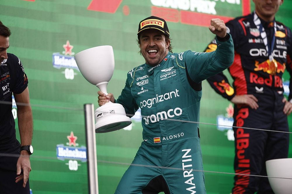 Podio: segundo lugar  Fernando Alonso, Aston Martin F1 Team