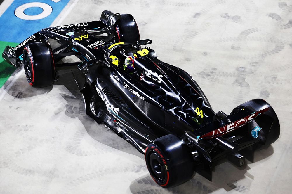 Lewis Hamilton, Mercedes F1 W14, leaves the garage