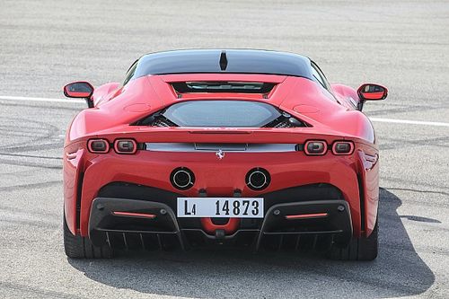 Los dos nuevos Ferrari de Max Verstappen y Carlos Sainz
