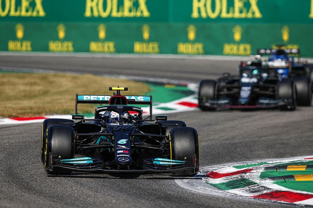 Valtteri Bottas, Mercedes W12, Lance Stroll, Aston Martin AMR21