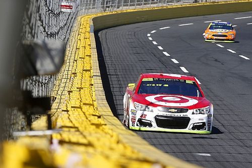 Larson logr&oacute; el mejor tiempo en la primera de Charlotte