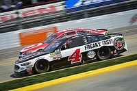 Harvick gana la pole en Texas y Suárez al 20