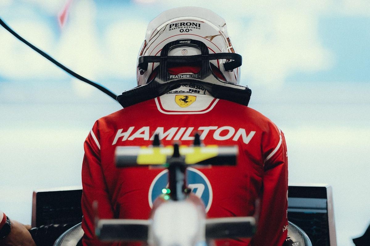 Hamilton explica por qué se siente más cómodo con Ferrari en la F1 2026